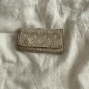 Authentic Louis Vuitton classic monogram Mini Lin keyholder